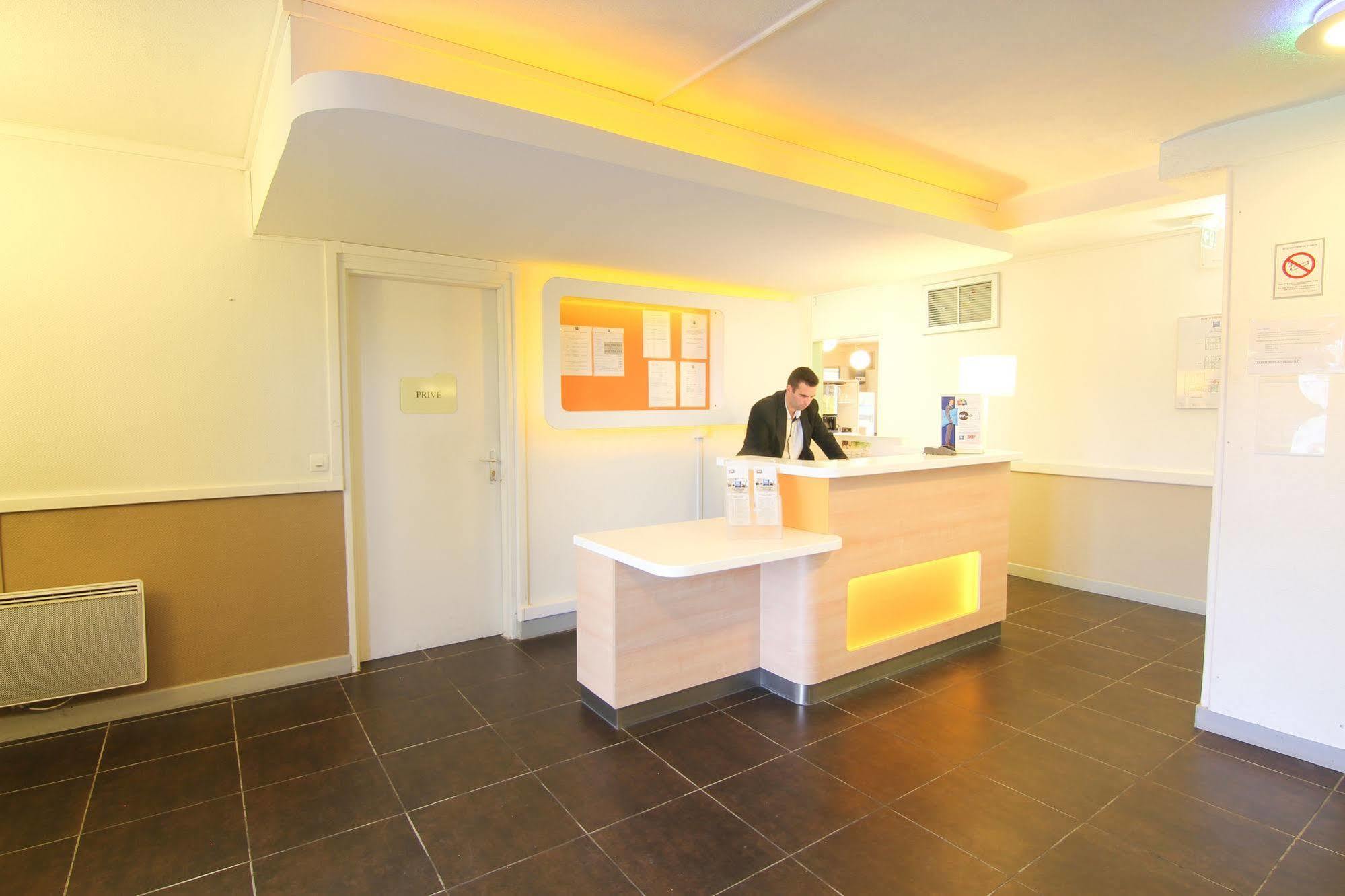 ibis budget Chateaudun Bagian luar foto