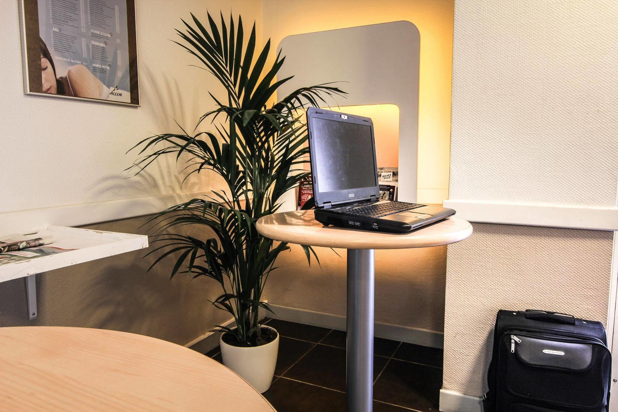 ibis budget Chateaudun Bagian luar foto