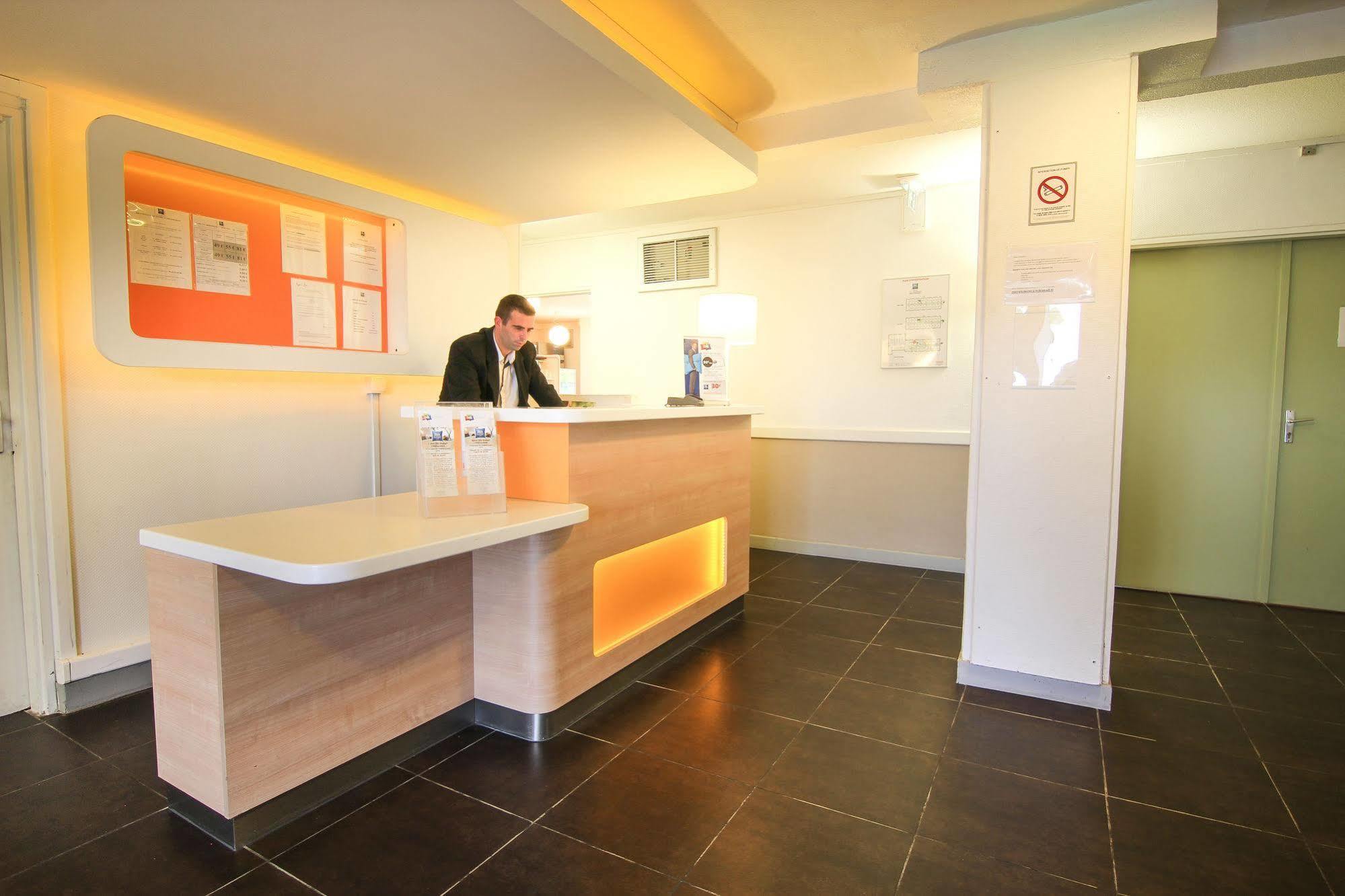 ibis budget Chateaudun Bagian luar foto